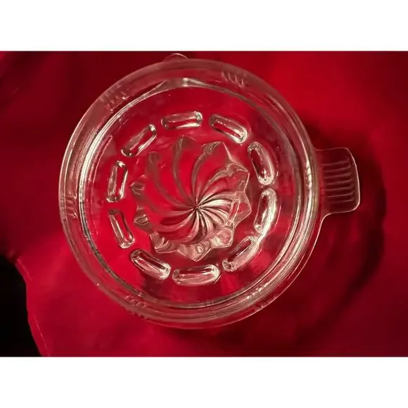 Vintage Criss Cross Juicers with Side Tab - set of 2 - Picture 8 of 11